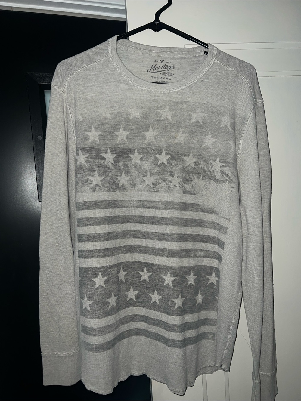 American Eagle Heritage Men’s Light Gray Crewneck with Subtle Flag Graphic